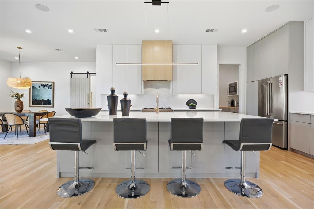 9750 Mixon Drive, Dallas, TX 75220