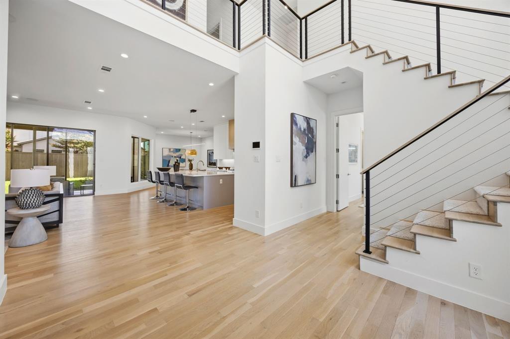 9750 Mixon Drive, Dallas, TX 75220 9750 Mixon Drive, Dallas, TX 75220
