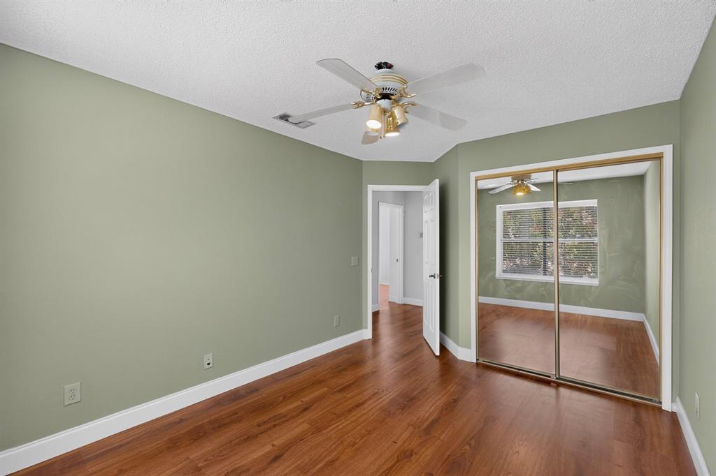 542 Clayton Street, Grand Prairie, TX 75052