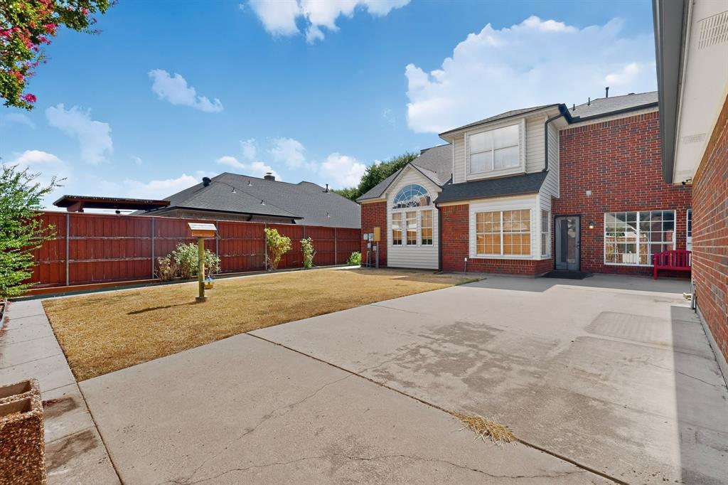542 Clayton Street, Grand Prairie, TX 75052