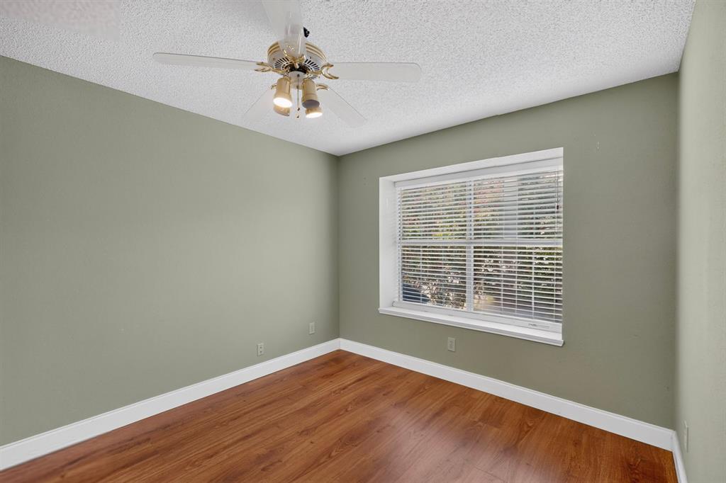 542 Clayton Street, Grand Prairie, TX 75052