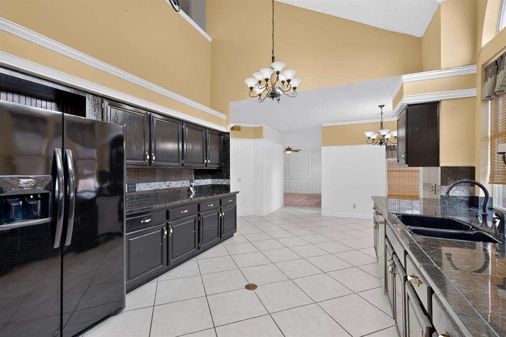 542 Clayton Street, Grand Prairie, TX 75052