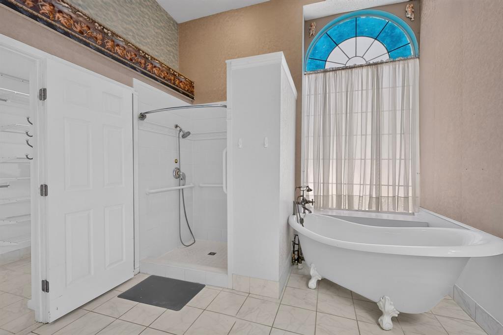 542 Clayton Street, Grand Prairie, TX 75052