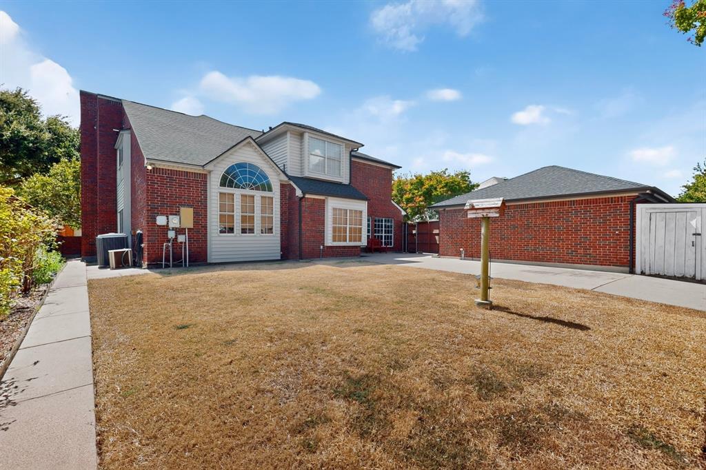 542 Clayton Street, Grand Prairie, TX 75052