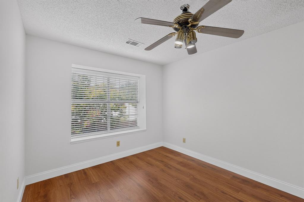 542 Clayton Street, Grand Prairie, TX 75052