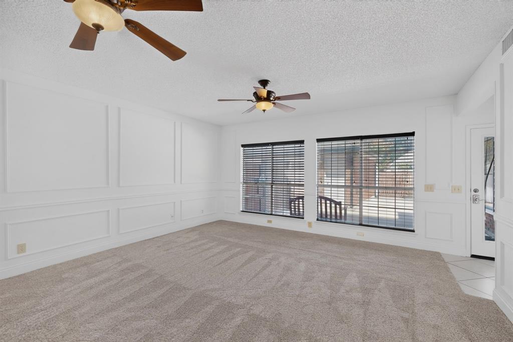 542 Clayton Street, Grand Prairie, TX 75052
