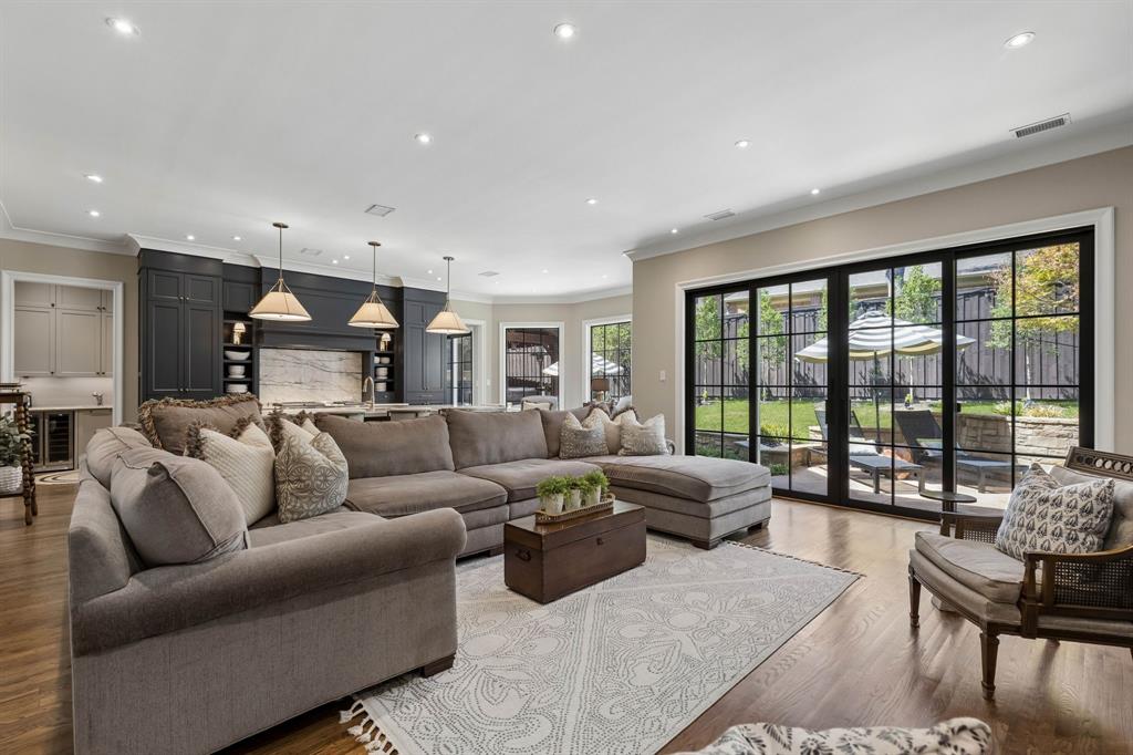 8511 Groveland Drive, Dallas, TX 75218 8511 Groveland Drive, Dallas, TX 75218