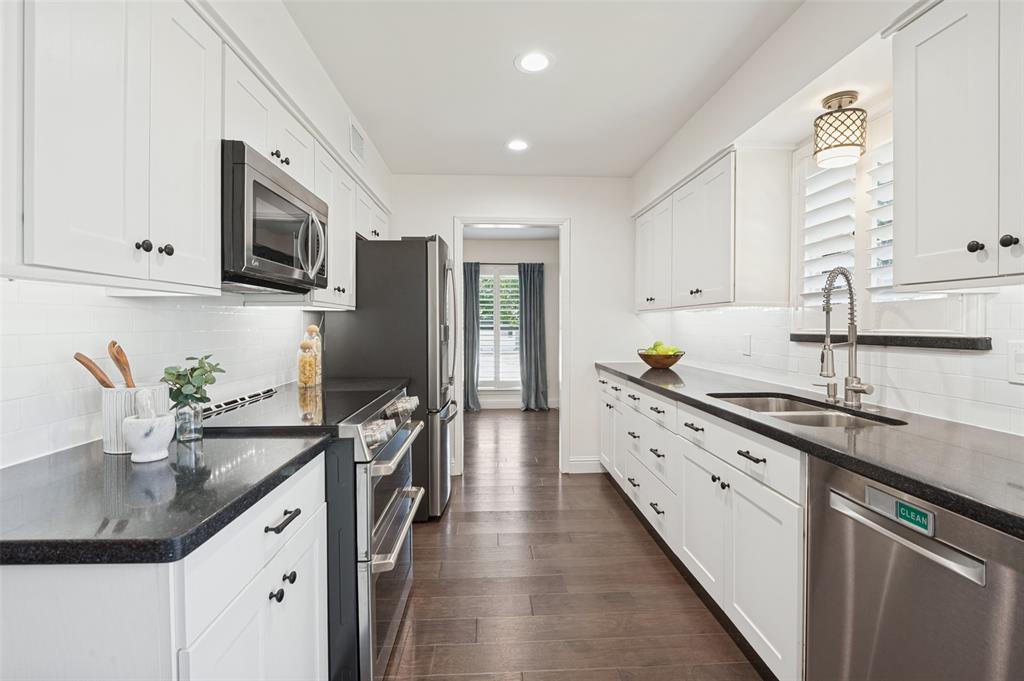 906 Loganwood Avenue, Richardson, TX 75080