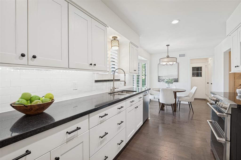 906 Loganwood Avenue, Richardson, TX 75080