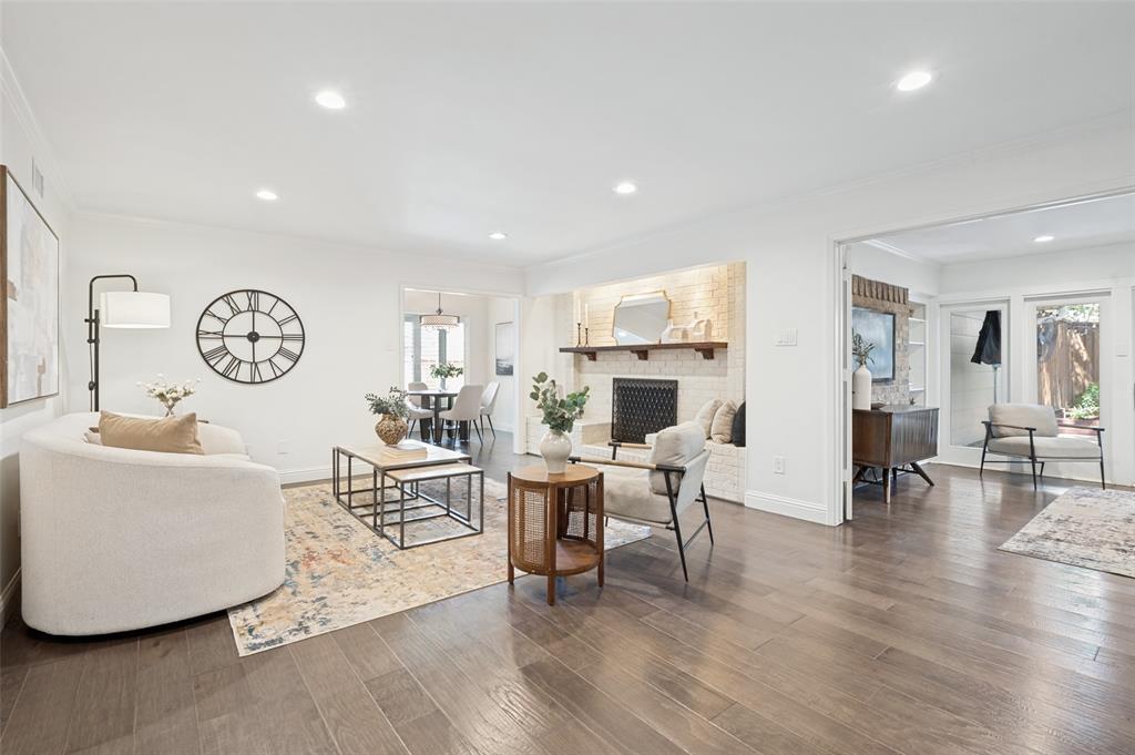 906 Loganwood Avenue, Richardson, TX 75080