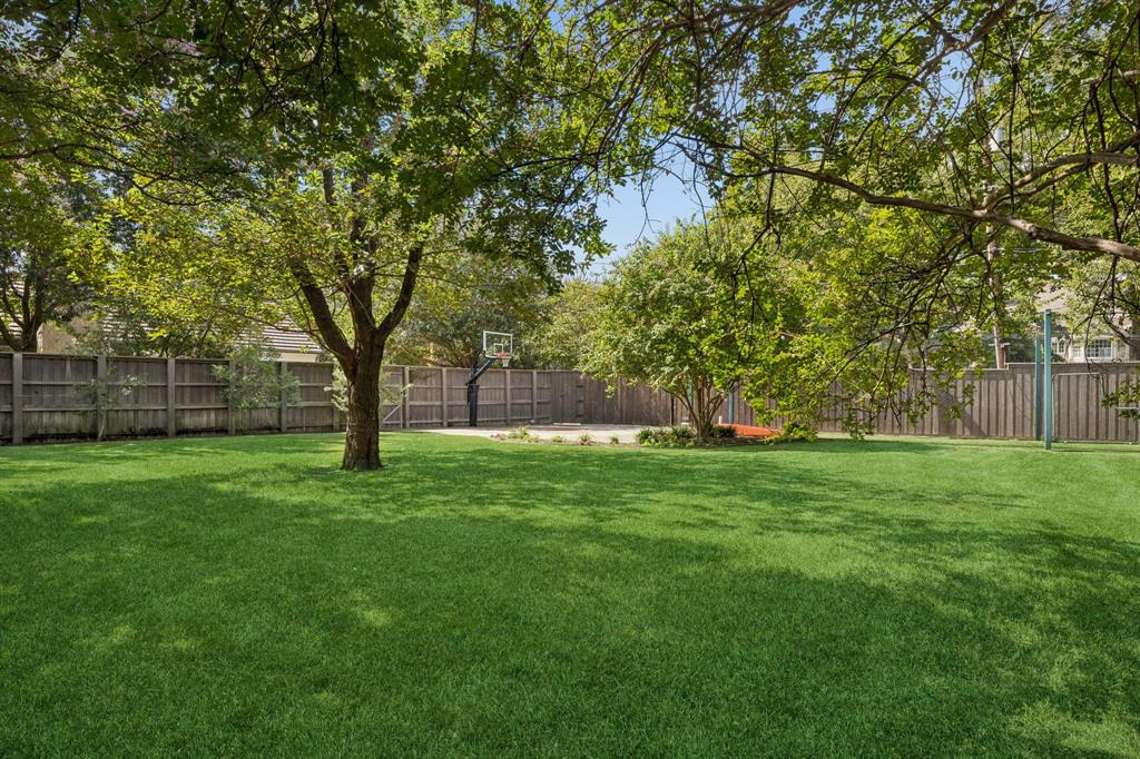 8319 Forest Hills Boulevard, Dallas, TX 75218