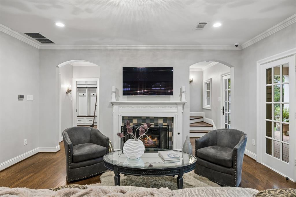 8319 Forest Hills Boulevard, Dallas, TX 75218