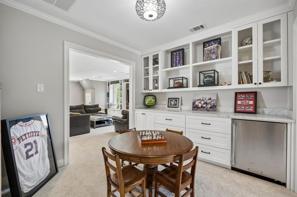 8319 Forest Hills Boulevard, Dallas, TX 75218