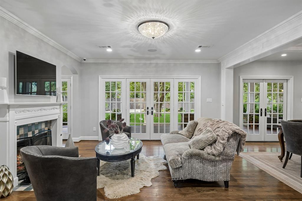 8319 Forest Hills Boulevard, Dallas, TX 75218