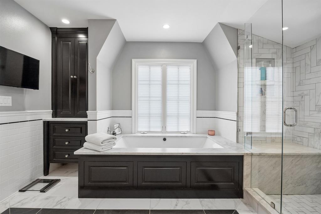 8319 Forest Hills Boulevard, Dallas, TX 75218