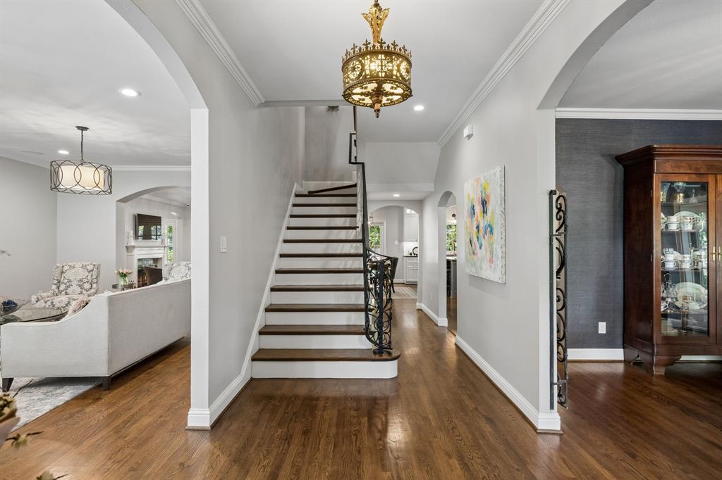 8319 Forest Hills Boulevard, Dallas, TX 75218