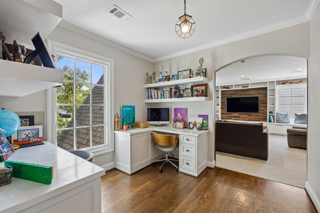 8319 Forest Hills Boulevard, Dallas, TX 75218