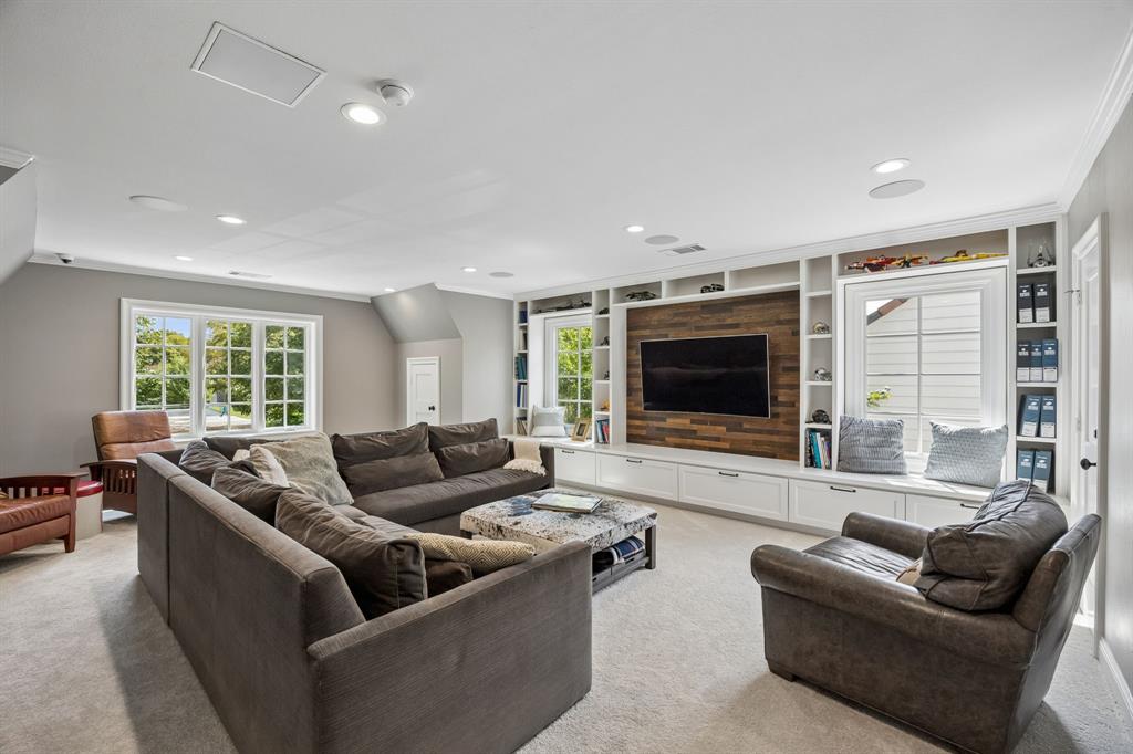 8319 Forest Hills Boulevard, Dallas, TX 75218