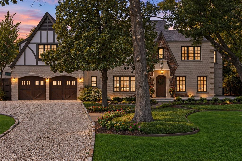 8319 Forest Hills Boulevard, Dallas, TX 75218