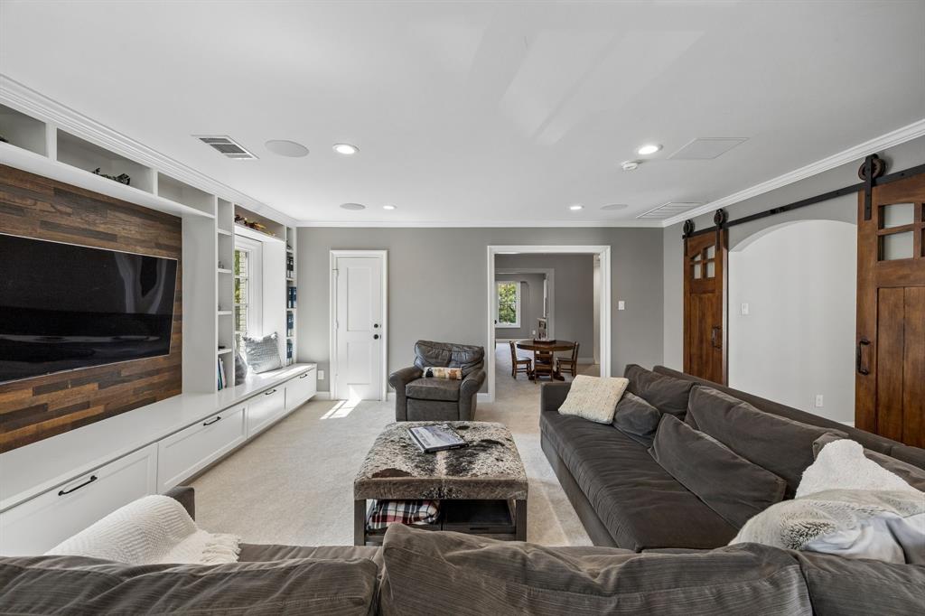 8319 Forest Hills Boulevard, Dallas, TX 75218