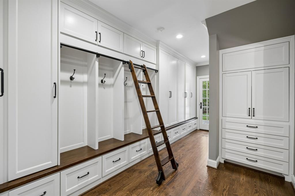 8319 Forest Hills Boulevard, Dallas, TX 75218