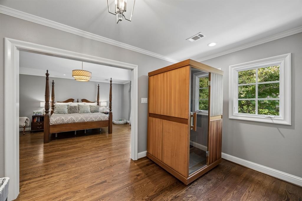8319 Forest Hills Boulevard, Dallas, TX 75218