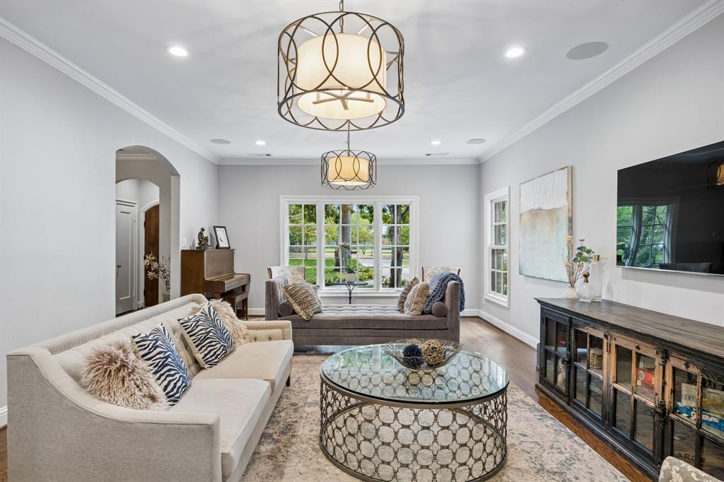 8319 Forest Hills Boulevard, Dallas, TX 75218