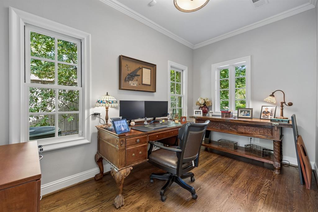 8319 Forest Hills Boulevard, Dallas, TX 75218
