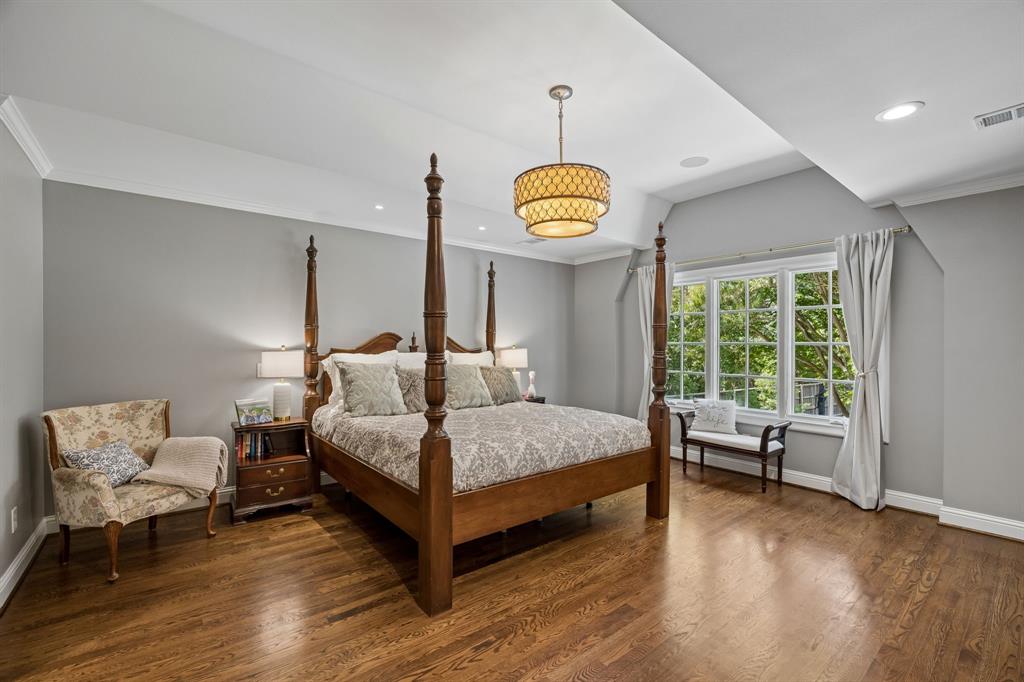 8319 Forest Hills Boulevard, Dallas, TX 75218