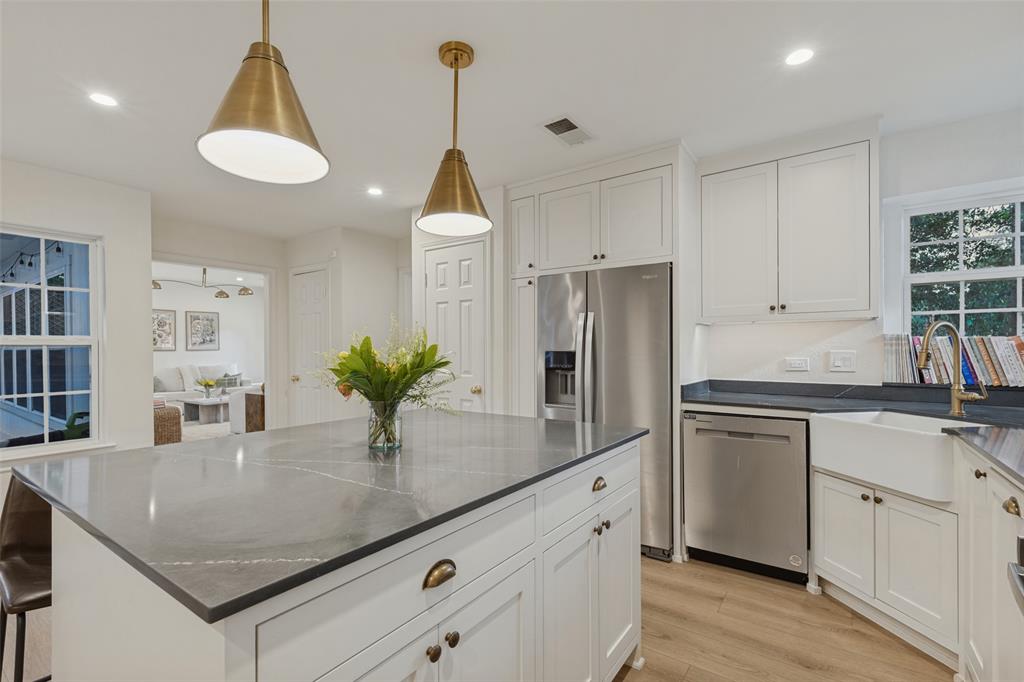 6042 Mercedes Avenue, Dallas, TX 75206