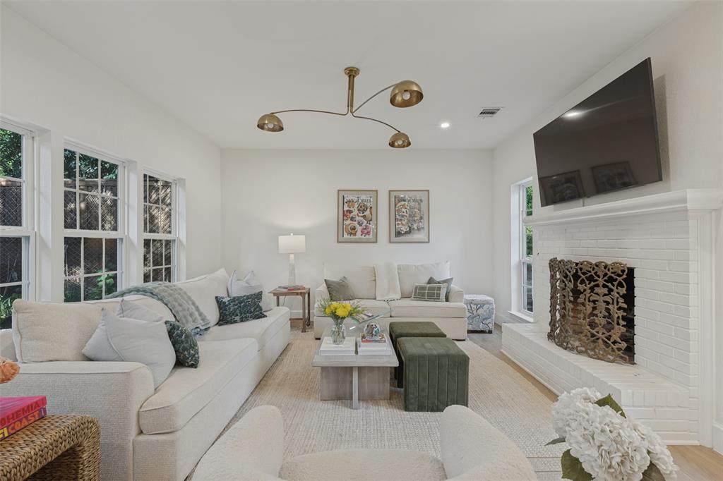 6042 Mercedes Avenue, Dallas, TX 75206