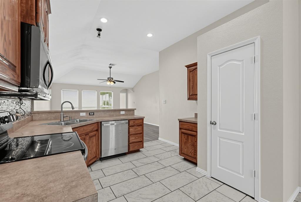 1655 Wildflower Drive, Waxahachie, TX 75165