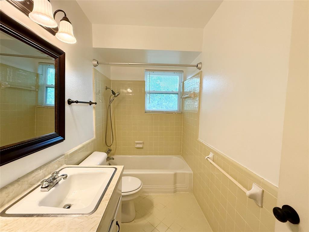 10450 E Northwest Highway, Dallas, TX 75238