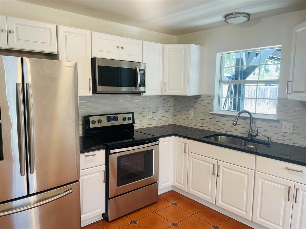 2534 Las Villas Avenue, Dallas, TX 75211