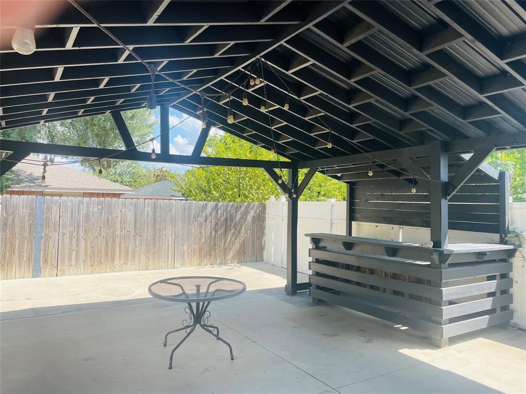 2534 Las Villas Avenue, Dallas, TX 75211