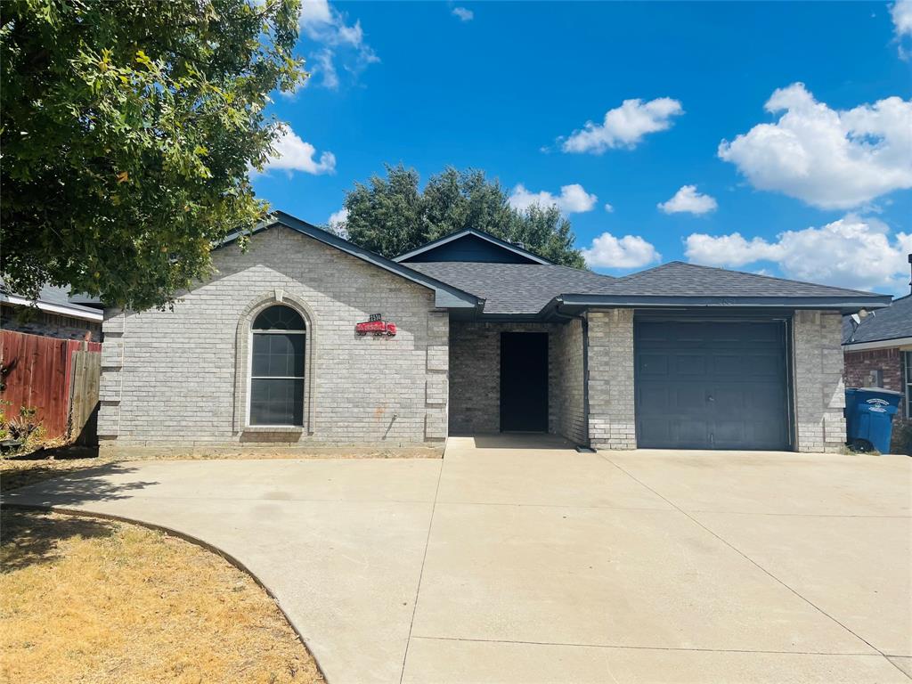 2534 Las Villas Avenue, Dallas, TX 75211
