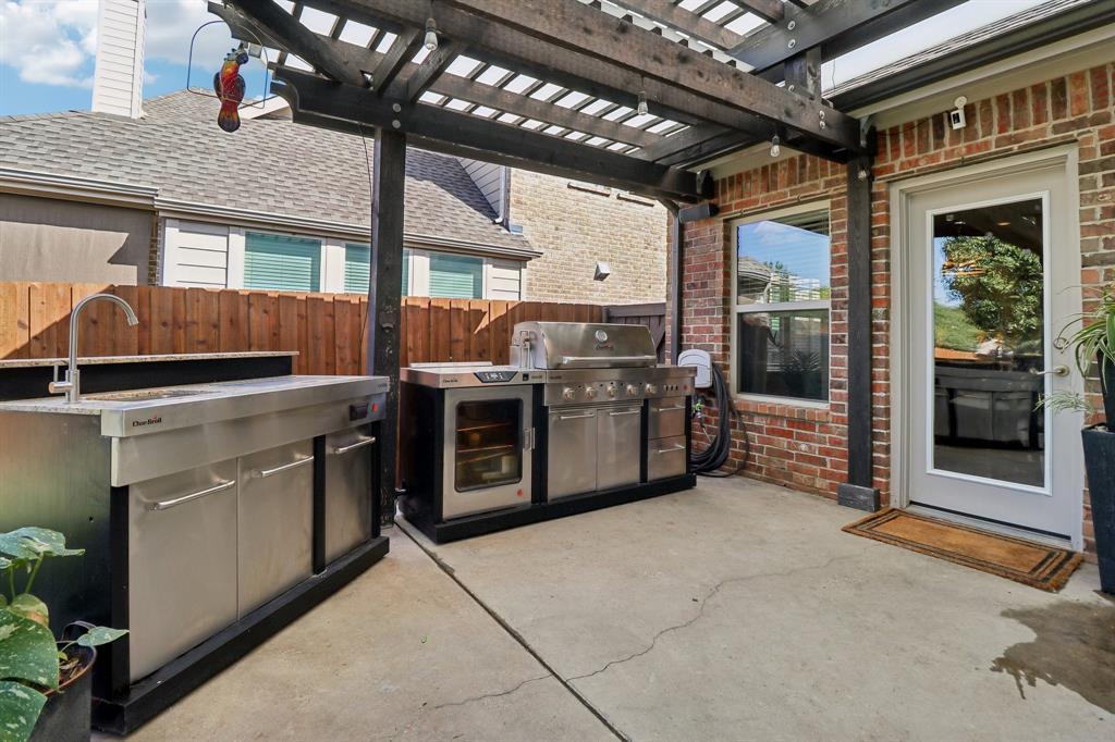 Outdoor Kitchen