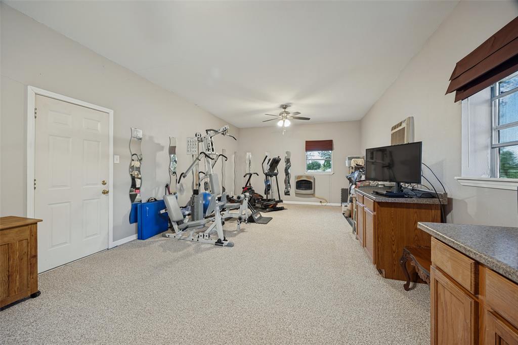 Workshop houses a bonus room with air conditioning and LP gas heating.