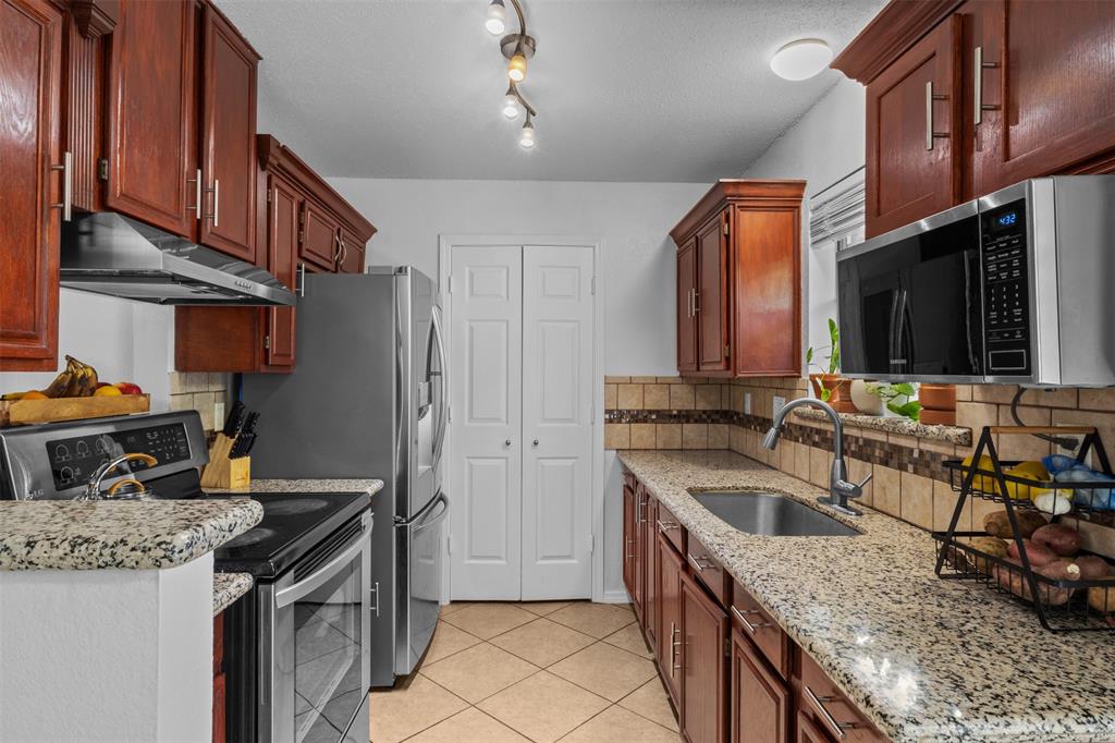 523 Glen Cove Street, Seagoville, TX 75159