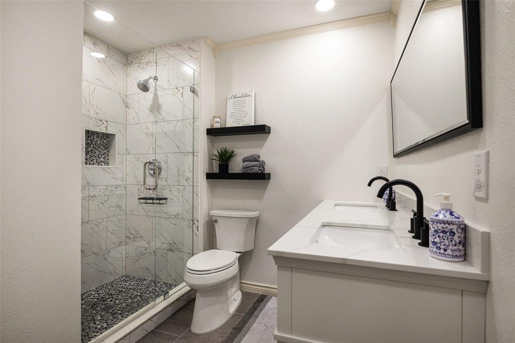 Dual vanity with undermount sinks and matte black fixtures