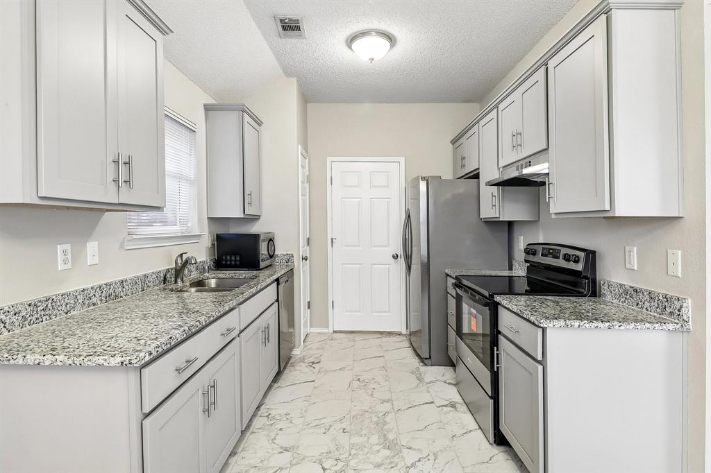 1504 Parrot Court, DeSoto, TX 75115