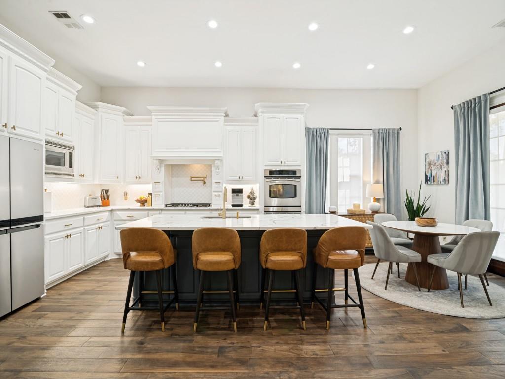 Room for bar stools and a separate breakfast area.
