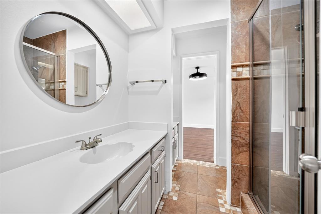 Jack & Jill bathroom between bedrooms #2 and #3