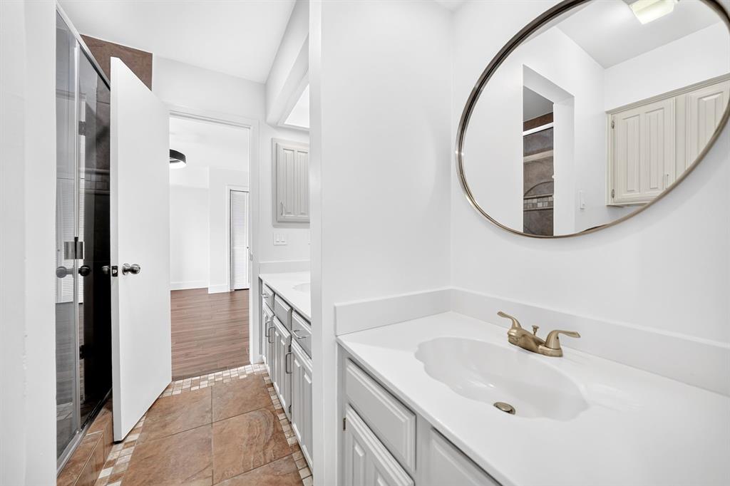 Jack & Jill bathroom between bedrooms #2 and #3