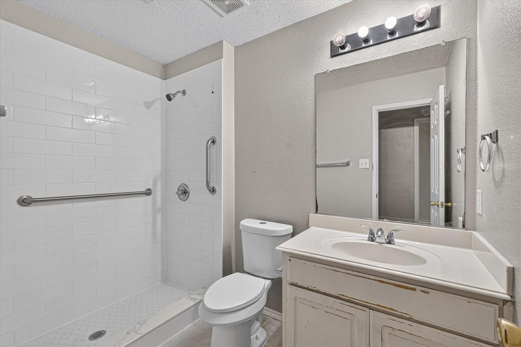 2828 Clear Creek Drive, Rockwall, TX 75032