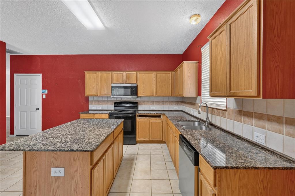2828 Clear Creek Drive, Rockwall, TX 75032