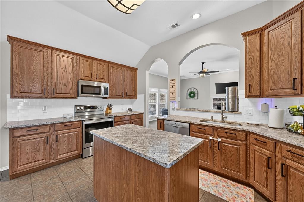 6460 Fox Run Dr., Midlothian, TX 76065