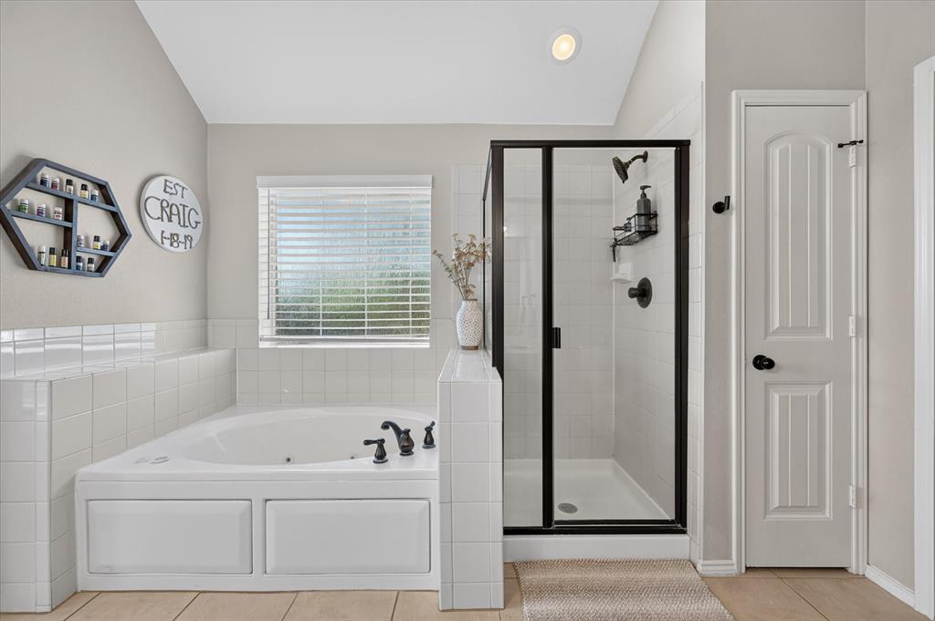 6460 Fox Run Dr., Midlothian, TX 76065