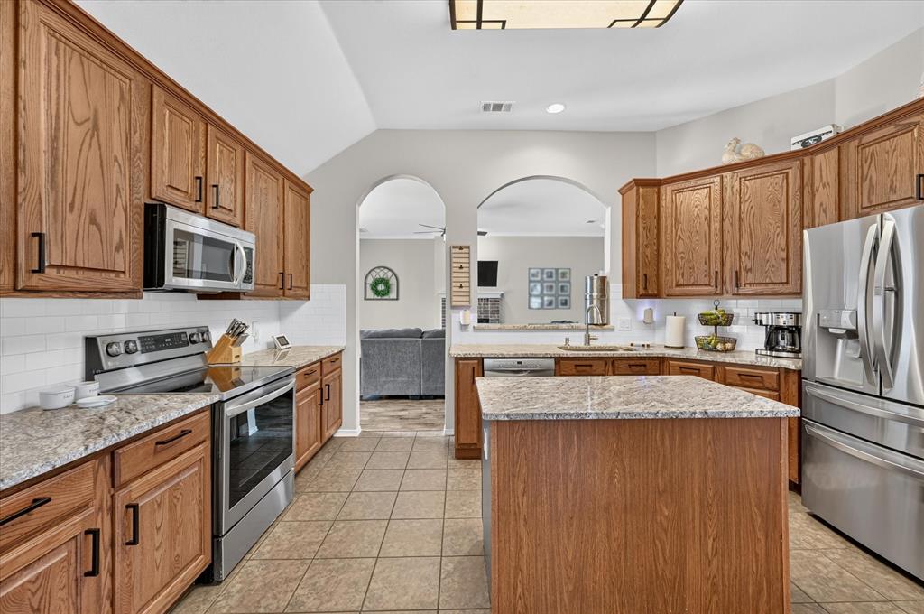 6460 Fox Run Dr., Midlothian, TX 76065