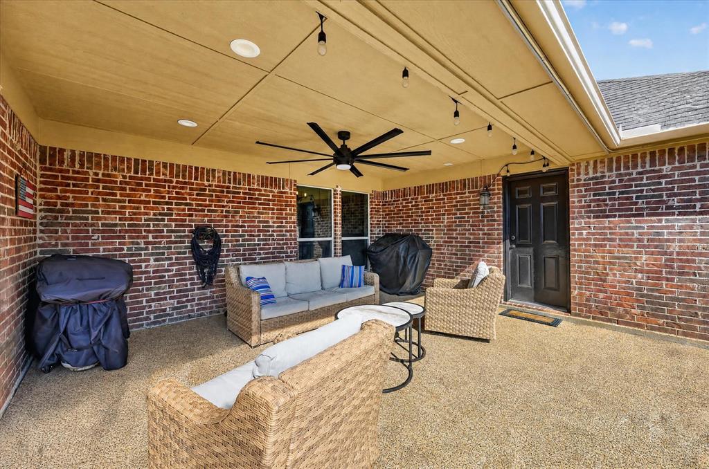 6460 Fox Run Dr., Midlothian, TX 76065